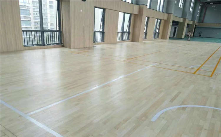 柞木籃球場地木地板價格是多少錢？