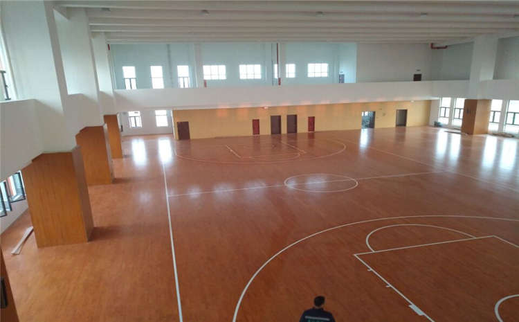 松木體育館木地板怎么翻新？